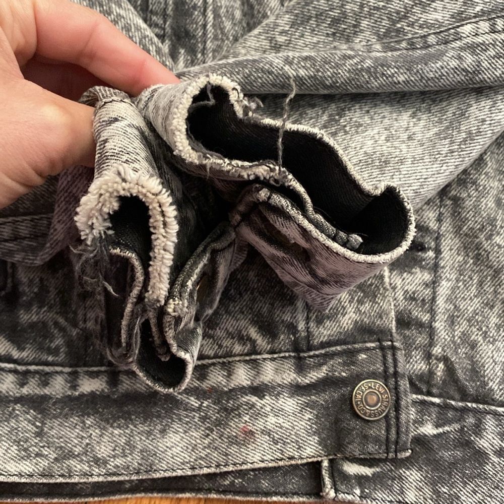 80s Vintage Levi’s 511 Distressed Acid Washed Black Jean Jacket, SZ Large - Picture 8 of 14